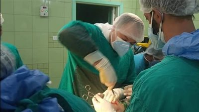 إجراء عملية فتق منفجر بالبطن لمسن مصاب بـ كورونا في مستشفى حجر كفر الدوار