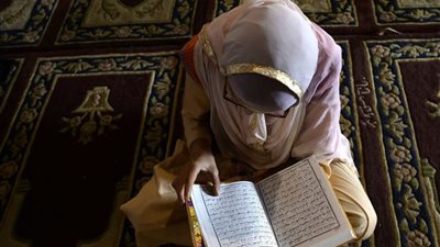 دعاء للزوج.. اللهم ارزقه مع كل طرفة عين فرجًا