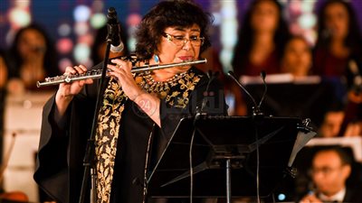 وزيرة الثقافة تعزف فلوت بافتتاح الموسيقى العربية 