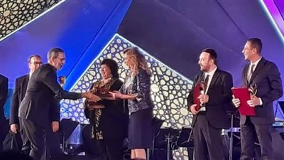 وزيرة الثقافة تكرم الدكتور مدحت العدل خلال افتتاح الدورة الـ30 من مهرجان الموسيقى العربية