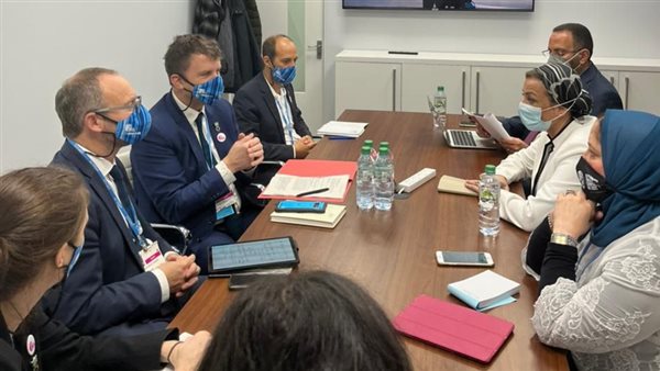 وزيرة البيئة تلتقي