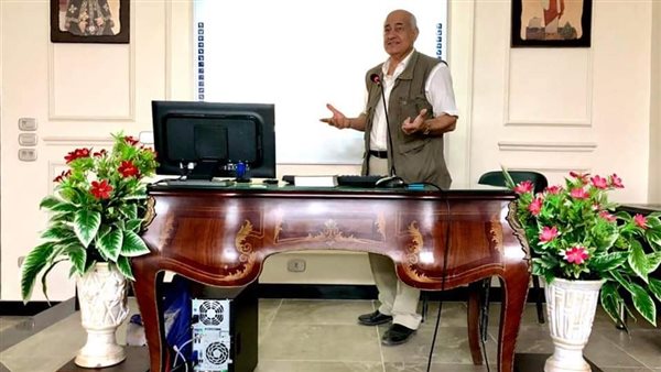 الدراسة بالكلية الٱكليريكية