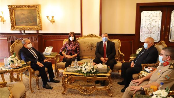 وزيرة الهجرة ووزير