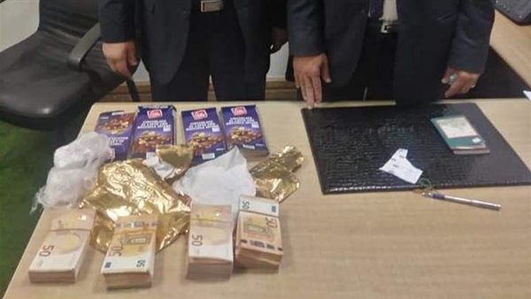 إحباط تهريب عملات