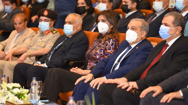 وزيرة الهجرة خلال