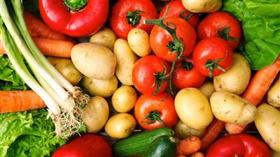 الطماطم بـ5 والخيار بـ6 جنيهات.. استقرار أسعار الخضراوات والفاكهة بالأسواق