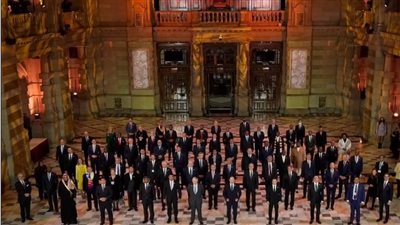 تنحية الخلافات.. صورة مميزة لعدد من قادة العالم في عشاء ملكة بريطانيا