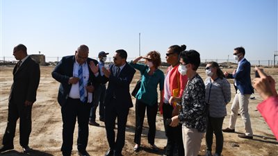 وفد الوكالة السويسرية للتعاون والتنمية يشيد بمنظومة عمل إدارة المخلفات الصلبة في قنا