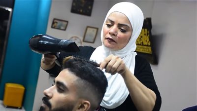 عبير كوافير رجالي منذ 20 عامًا: بحس إني برسم لوحة فنية 