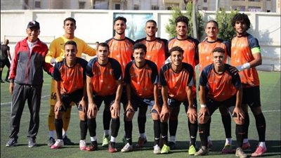 جاع عشان يأكلني.. لاعب المنصورة يتحدث عن احتفاله بتقبيل يد والده | صورة