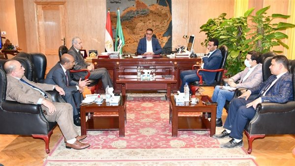 محافظ الفيوم يُناقش