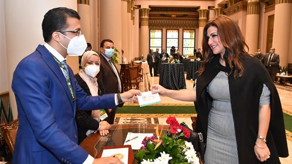 دينا عبدالكريم عضو