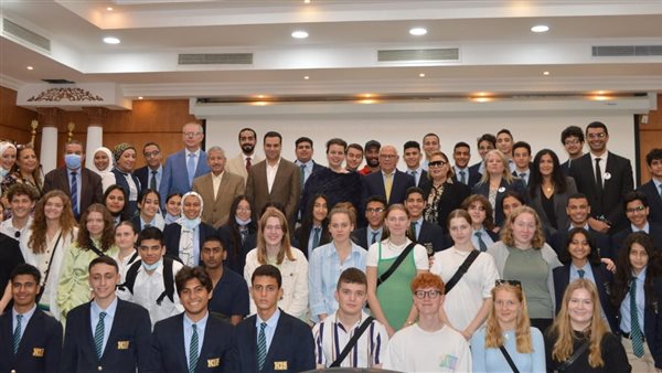 محافظ بورسعيد يلتقي