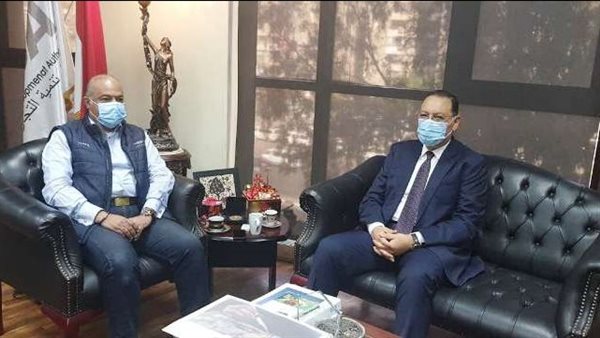 محافظ الشرقية خلال