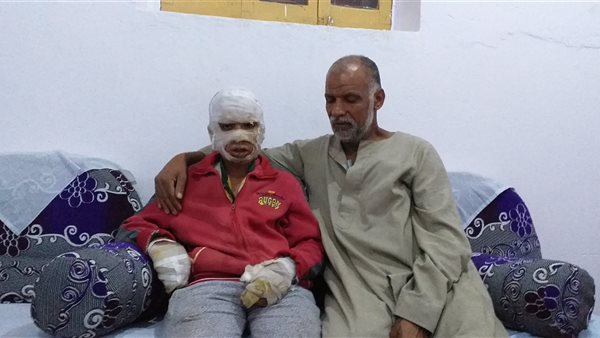 الطفل يحيى مع والده