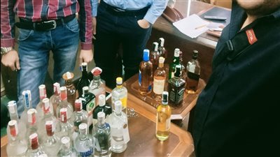 ضبط خمور أجنبية الصنع غير خالصة الضرائب والرسوم الجمركية