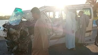 إصابة 4 أشخاص في حادث تصادم سيارتين بسوهاج 