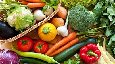 الطماطم بـ 5 جنيهات والجوافة بـ 8.. استقرار أسعار الخضروات والفاكهة بالأسواق