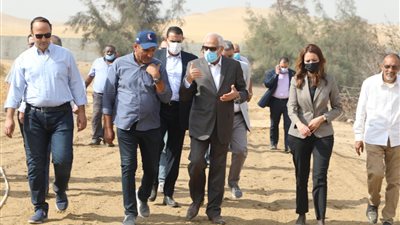 محافظ الجيزة يتفقد أعمال إنشاء الإسطبل الحضاري بمحيط المنطقة الأثرية بالأهرامات