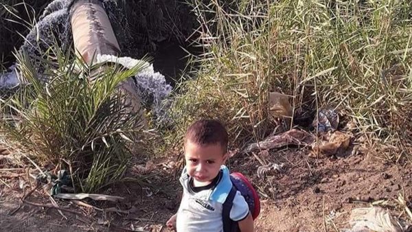 عبور التلاميذ فوق