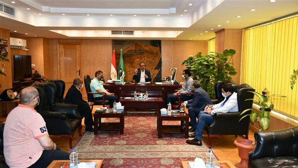 محافظ الفيوم يُناقش