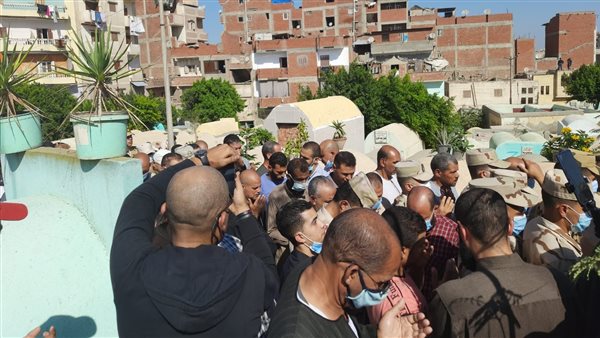 المئات يشيعون جثمان