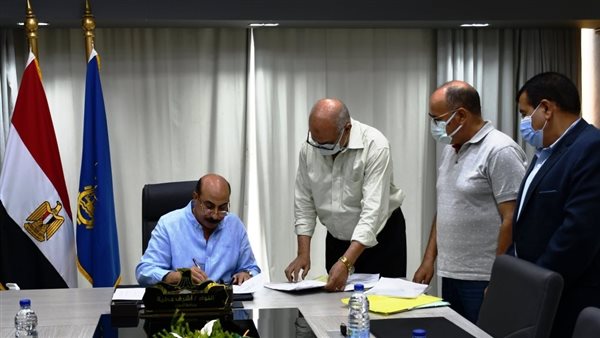 محافظ أسوان