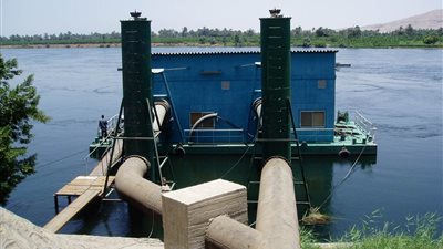 الري: تشغيل 55 عائمة لخدمة 40 ألف فدان ومحطات مياه الشرب في محافظة أسوان