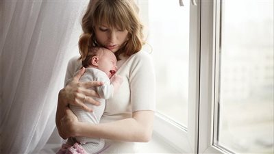 5 عوامل ضمن أسباب بكاء الطفل الرضيع أثناء النوم.. تعرفي عليها