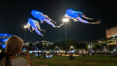 مجسمات لومينيول تقدم عرضًا مبهرًا لزوار إكسبو دبي 2020