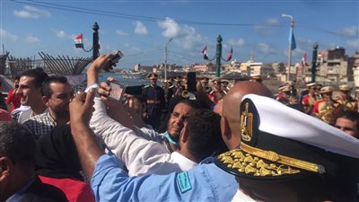 بالزغاريد والهتافات.. استقبال أهالي كفر الشيخ لـ بيج رامي خلال تكريمه بالمحافظة 