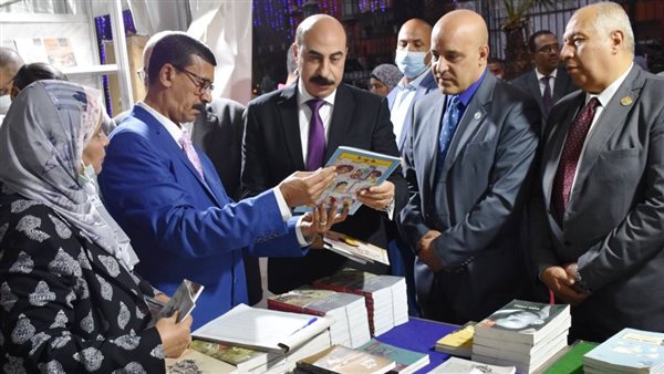 محافظ أسوان