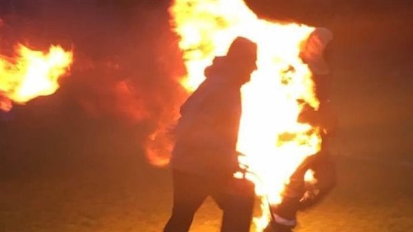 أخ يحرق شقيقه