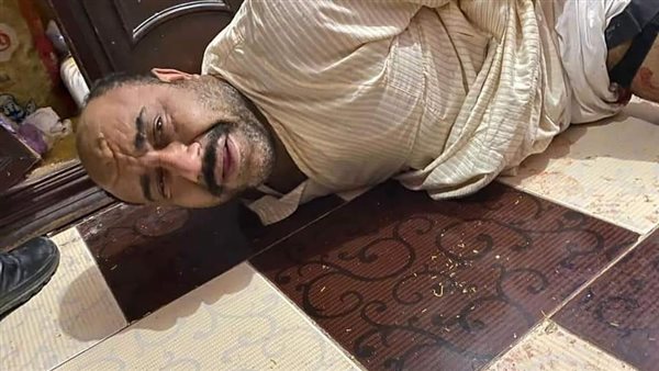 المتهم باحتجاز أسرته