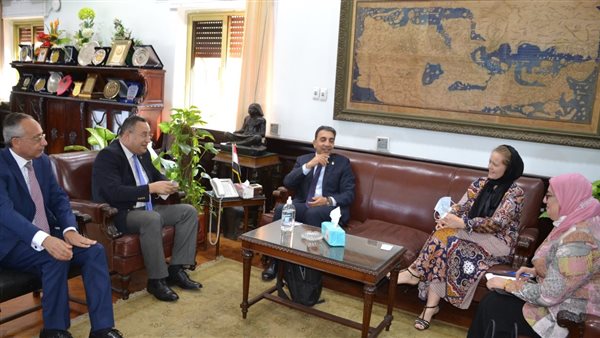 الدكتور عبد العزيز