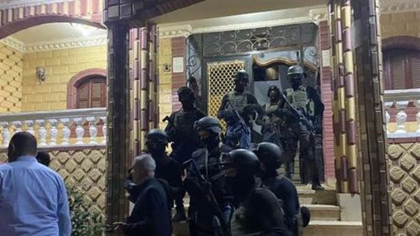 لحظة اقتحام المنزل