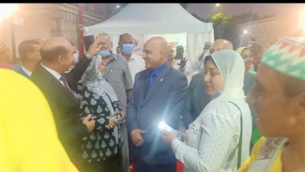 محافظ أسوان والفرقة