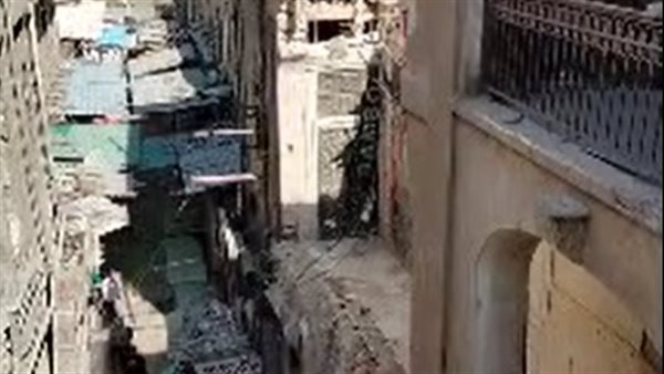 انهيار عقار بوسط