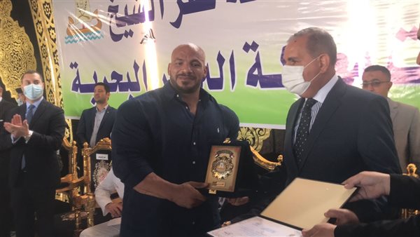 محافظ كفر الشيخ يكرم