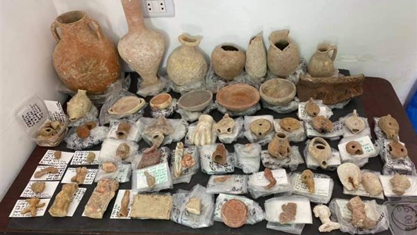 اكتشافات أثرية بارض