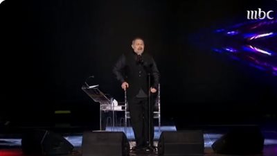  بالعكاز.. جورج وسوف يحيى حفلا ضخما بموسم الرياض | فيديو 