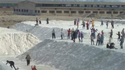 جبال الملح بمدينة بورفؤاد تستقبل زوارها من أبناء المحافظات المجاورة