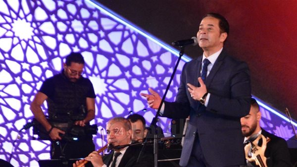 مدحت صالح في حفل