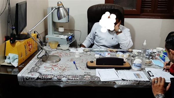 ضبط موظف ينتحل صفة