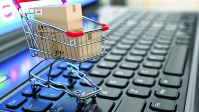 رسائل وهمية لسرقة المواطنين.. القبض على شخص أوهم ضحاياه بالتسوق الإلكتروني 