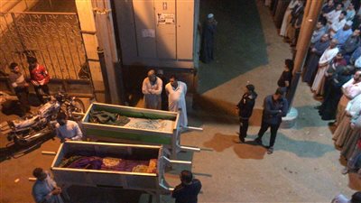 جريمة الإسكندرية.. تشييع جثماني زوجين بكفر الشيخ تورط ابنهما في قتلهما