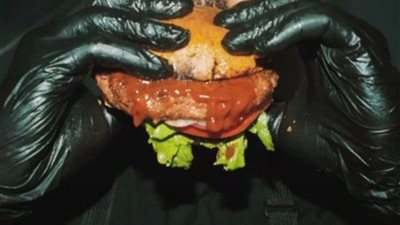 بهدف الترويج لمنتجاتها النباتية.. شركة تطلق برجر بمذاق لحم البشر