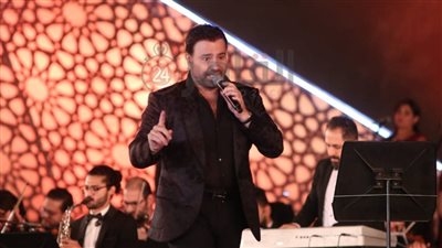 بحضور وزيرة الثقافة.. عاصي الحلاني يشعل مسرح النافورة بمهرجان الموسيقى العربية | صور