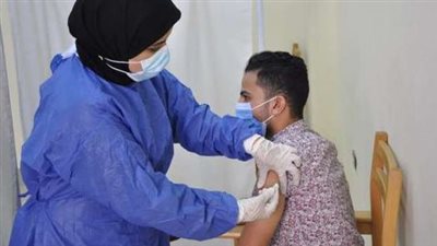 موقف غير المطعمين من دخول الجامعات.. وتوافر لقاح فايزر للطلاب تحت الـ18 عاما