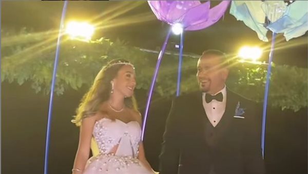 هشام عباس وابنته